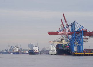 Acht Tonnen Kokain geschmuggelt: Prozess am Landgericht beginnt Kokain-Schmuggel: Kräne am Hamburger Hafen