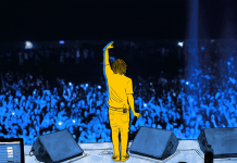 Hat Deutschrap ein Antisemitismus-Problem? Antisemitismus im Rap, Rapper auf der Bühne, Deutschrap