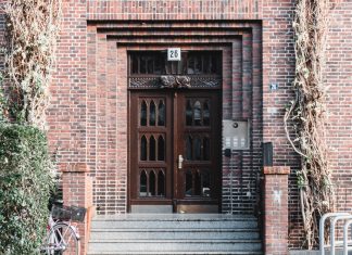 Das Haus des Paul Levy: Historische Detektivarbeit Die schwere, dunkle Holztür zur Nummer 26 in der Rothenbaumchaussee.