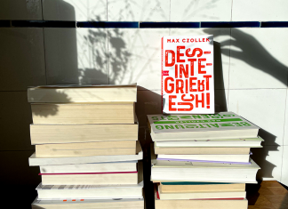 Jüdisches Leben in Deutschland: Bücher, Filme und Podcasts Bücherstapel, Desintegriert euch von Max Czollek im Vordergrund