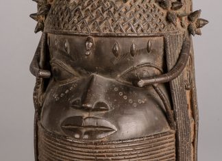 Benin-Bronzen werden ein letztes Mal ausgestellt Benin-Bronzen im MARKK vor Rückgabe nach Nigeria.