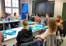 Gap Year mal anders: MINT-Orientierung statt Australien Protechnicale-Fragerunde an der Fakultät Technik und Informatik: 15 junge Frauen stellen Professorinnen und Studentinnen Fragen zum Studium in der Technik. Foto: Chantal Seiter