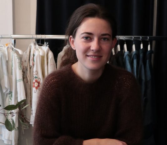 Nachhaltig und warm: Stricken “on demand” Isabelle Mann, Gründerin von Faible and Failure. Foto: Marieke Weller