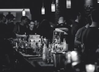 Warum Feiern gehen weiterhin möglich sein sollte Corona, Feiern, Kommentar, Bar, Club, Ausgehen