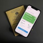 Hamburg weitet 2G-Plus Regelungen aus 2G plus, Impfpass, Handy, Schnelltest