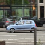 Kleines blaues Auto in Hamburg