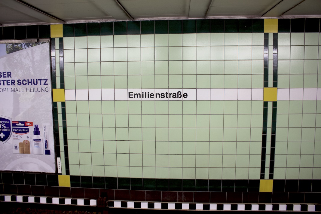 Schriftzug "Emilienstraße" Foto: Lilly Brosowsky