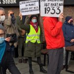 Demonstrationsteilnehmer macht Vergleich mit dem 2. Weltkrieg | Foto: Christoph Twickel, 15.01.2022