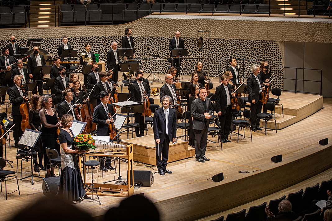 Das philharmonisches Staatsorchester Hamburg spielt in der Elbphilharmonie