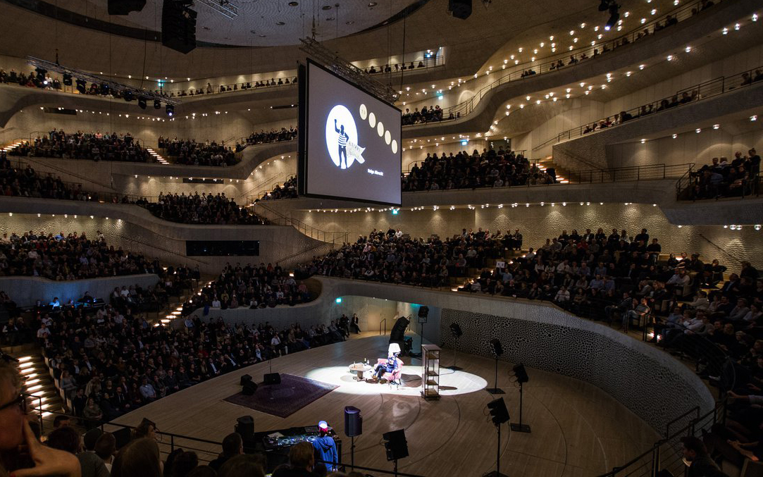 Die Veanstaltung "Best of Poetry Slam Day" in der Elbphilharmonie