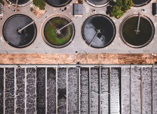 Sanierungsarbeiten für Entwässerungsleitung im Hamburger Westen Abwasseranlage von oben