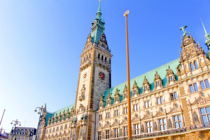 Neue Corona-Regeln für Hamburg: Bild vom Hamburger Rathaus. Foto: Cedric Reiners/Pexels