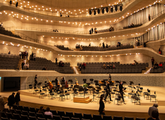 Elbphilharmonie vergibt wieder Stuhlpatenschaften Der große Saal in der Elbphilharmonie