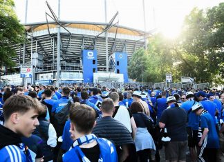 Relegationsrückspiel: Kaum Ausschreitungen HSV-Fans vor dem Volksparkstadion