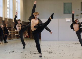 Auf Spitzenschuhen für den Frieden Hamburg Ballett: ukrainische Tänzer bei den Proben