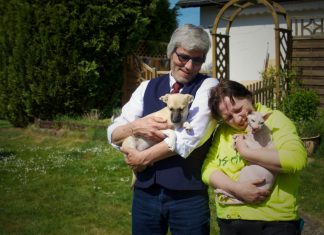 Gemeinsam sind wir stark – für die Ukraine Die freiwilligen Helfer*innen Helena und Jens bringen über 450 ukrainische Geflüchtete in Hamburg unter.