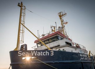 Trotz Anklage: Dariush Beigui an Bord der Sea Watch 3 Die Sea Watch 3 legt wieder ab. Foto: Wagner / Sea Watch Media Hub
