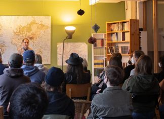 Flucht aus Afghanistan: Was hat sich heute für Geflüchtete geändert? Homayoon Pardis bei seiner Lesung über seine Flucht aus Afghanistan