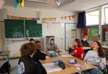 Нова країна, нова школа, нове життя Ukrainische Schüler in Hamburg: Eine Momentaufnahme aus dem Unterricht.