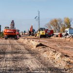 Kieler Straße halb gesperrt Kieler Straße gesperrt: Bagger arbeiten an einer Straße.
