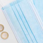 Hamburg fordert knapp 84 Millionen Euro Corona-Hilfen zurück Corona-Hilfen: Geldmünzen und Schutzmasken