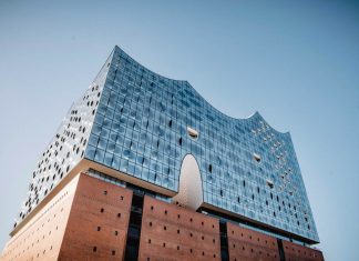 Hamburg Senat gibt acht Millionen Euro frei Förderung für die Tourismusbranche. Die Elbphilharmonie von außen.