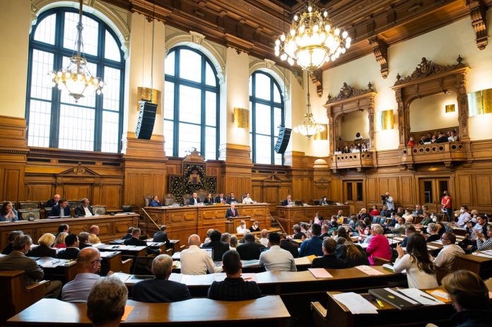 Bürgerschaft Hamburg berät übers Energiesparen im Plenarsaal