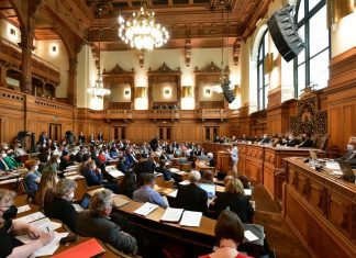 Schlagabtausch zum 100-Milliarden-Paket Sitzung der Hamburgischen Bürgerschaft im Plenarsaal im Hamburger Rathaus