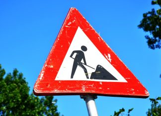 Zahlreiche Sperrungen in Barmbek: Straßen werden saniert Sperrungen Barmbek: Verkehrsschild Baustelle