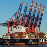 Verdi ruft zu Warnstreik am Hamburger Hafen auf Warnstreik Hamburger Hafen. Ein Containerschiff und Kräne am Hamburger Hafen.