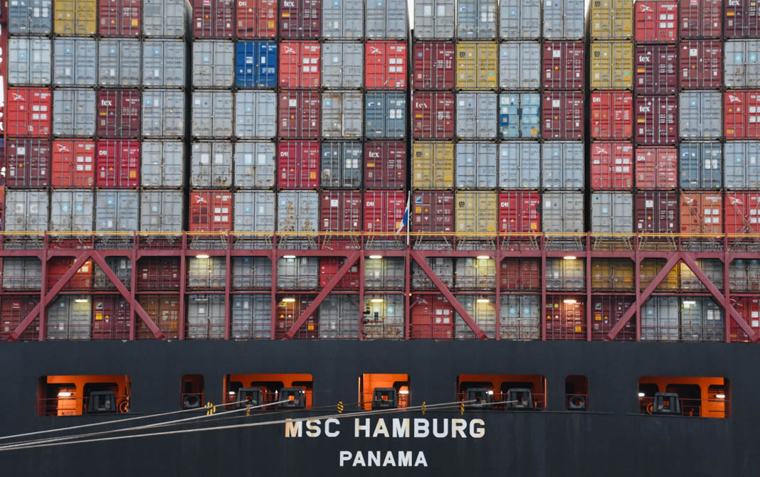 Container im Hamburger Hafen Warnstreik