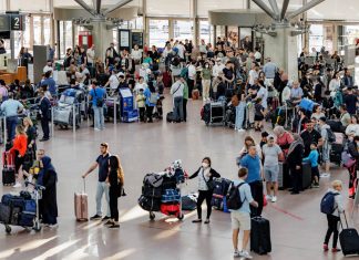 Lage am Hamburger Flughafen bislang entspannt Andrang am Hamburger Flughafen