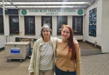 Mit fünf Katzen auf der Flucht aus der Ukraine Stefanie (links) und Irina (rechts) im Tierheim Süderstraße.