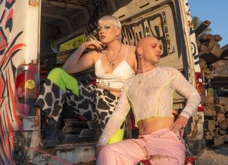 “Alle sind an der Beach-Bar, machen Aqua-Gym und trinken Ice-Tea” FLIRT Band Vogelball