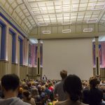 Lauter Protest gegen Ruangrupa-Gastprofessur an HFBK Aula der HFBK zur Semestereröffnung.
