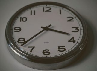 Achtung: Zeitumstellung diesen Sonntag Eine Uhr als Symbolbild für die Zeitumstellung am 30. Oktober 2022