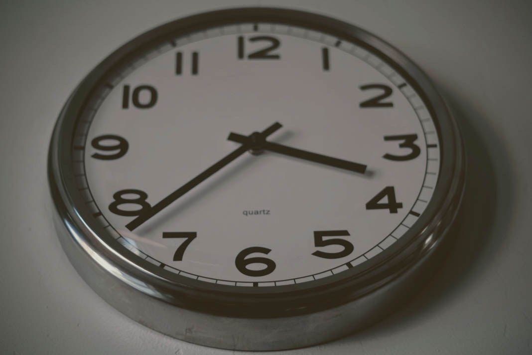 Eine Uhr als Symbolbild für die Zeitumstellung am 30. Oktober 2022