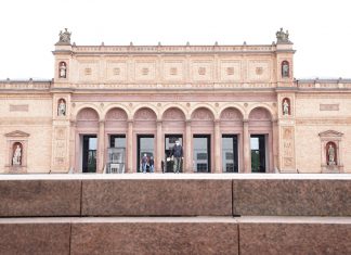 Hamburg will Vorbild in Energie- und Klimakrise sein Hamburg will Vorbild in Klima- und Energiekrise sein: Besucher gehen über den Vorplatz der Hamburger Kunsthalle. Das Gebäude gehört zu den zahlreichen öffentlichen Liegenschaften der Hansestadt.