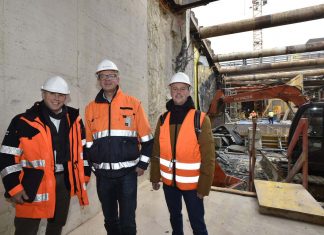 Ausbau der U4: Streckensperrungen erforderlich Bauarbeiter auf der Baustelle