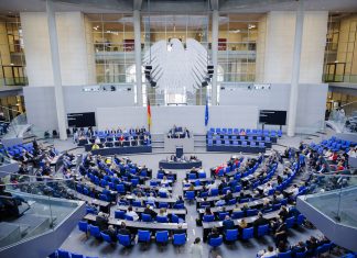 Bundestag prüft Schließung des IZH Islamisches Zentrum Hamburg (IZH): Bundestag prüft mögliche Schließung.