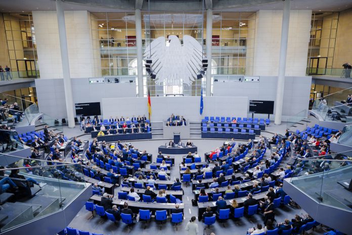 Islamisches Zentrum Hamburg (IZH): Bundestag prüft mögliche Schließung.