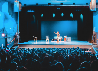 Weihnachtsmärchen auf Hamburgs Bühnen In Hamburg werden dieses Jahr wieder viele Weihnachtsmärchen für Kinder gezeigt. Foto: Erik McLean/Unsplash
