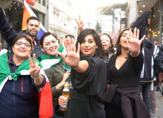 Hamburg zeigt Solidarität mit Demonstrierenden in Iran Frauen, Leben, Freiheit: Demonstrantinnen in Hamburg solidarisieren sich mit Protestierenden in Iran