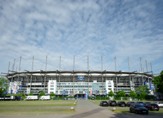 Fußball-EM 2024: Wer zahlt die Kosten fürs Volksparkstadion? Das Volksparkstadion in einer Grünfläche.Foto: Gregor Fischer/dpa