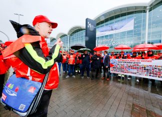 IG Metall ruft Mitarbeiter von Vestas zu erneutem Streik auf IG Metall Streik vor der Messe Hamburg