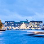 S-Weihnachtsbaum auf der Binnenalster mit Blick zum Jungfernstieg-Mediaserver Hamburg _ Joerg Modrow