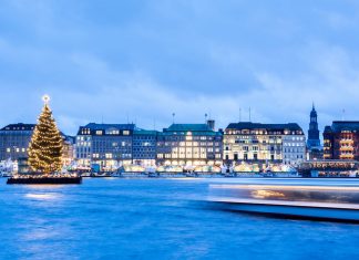 O Tannenbaum Die Alstertanne auf der Binnenalster.