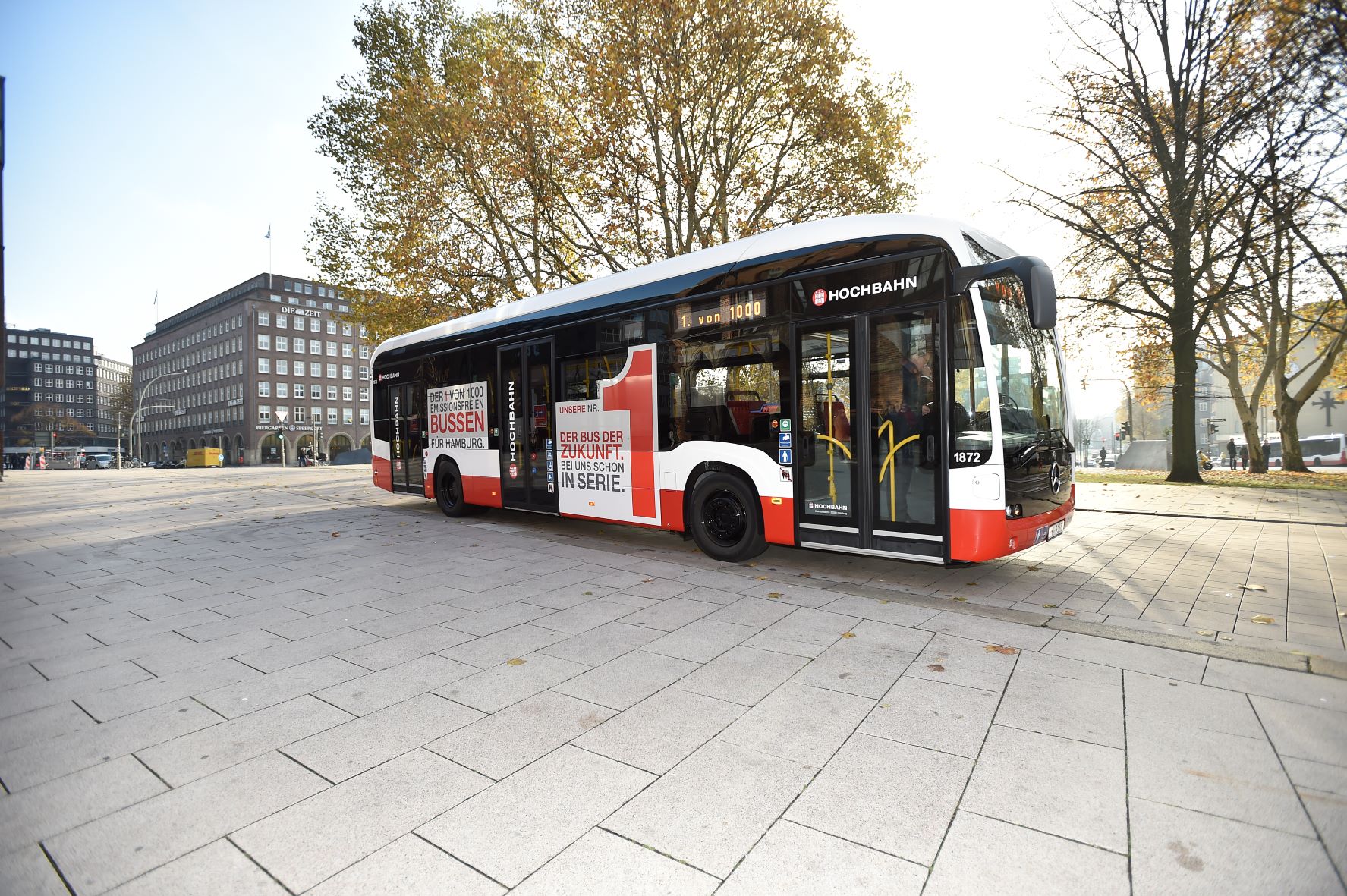 Busse und Bahnen fahren seltener. Foto: Hamburger Hochbahn