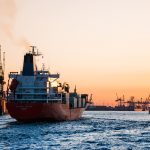 Container Schiff im Hamburger Hafen. In Moorburg stehen vielleicht bald LNG-Terminals. Foto: Martin Damboldt/pexels