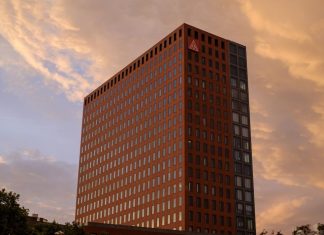 IG Metall – Warnstreik setzt sich im Norden fort Gebäude von IG Metall in Abendsonne